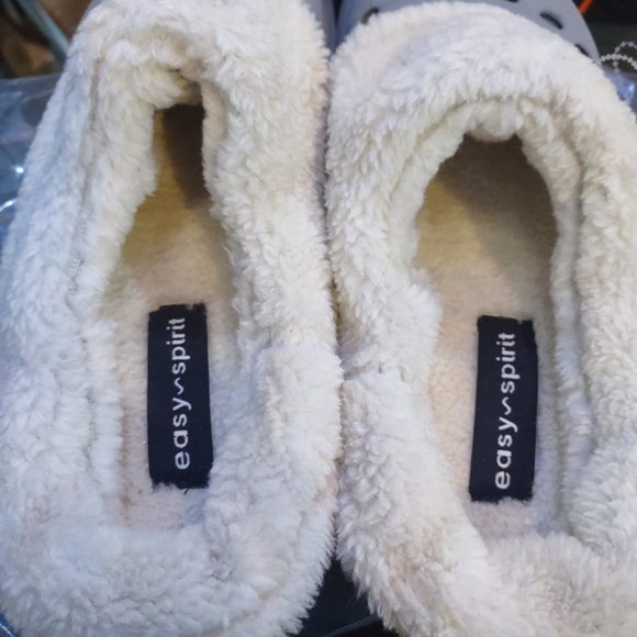 Too small. - Picture 4 of 6